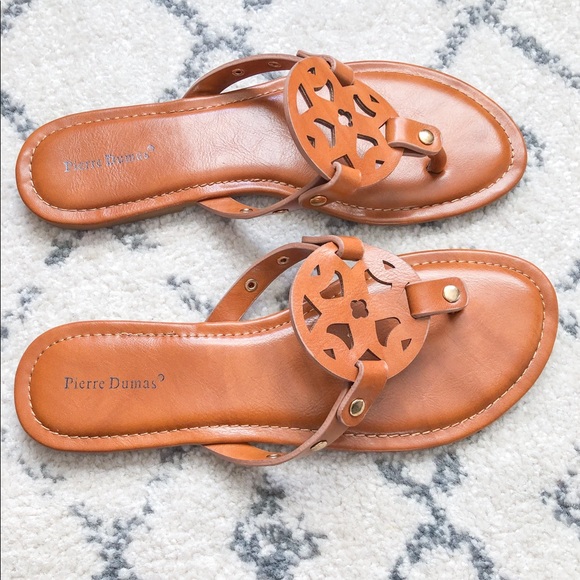 Pierre Dumas Medallion Flat in Tan size 8.5 - Picture 1 of 4